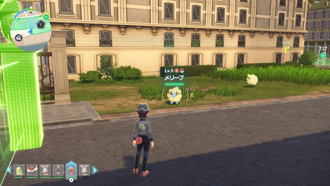 ポケモンZAで野生のヤヤコマをZLボタンでロックオンしている様子。